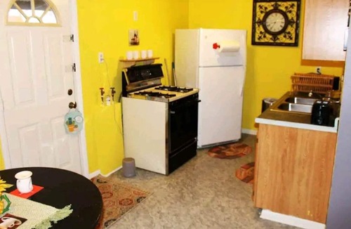 Indianapolis House | 1 min Walk to Downtown, Free Parking, Pets OK