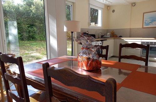 Saint-Michel-Chef-Chef Apartment | 1 mn walk from the sea, Garden level, 400 m² private plot in the heart of the woods.