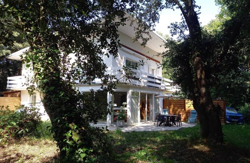 Saint-Michel-Chef-Chef Apartment | 1 mn walk from the sea, Garden level, 400 m² private plot in the heart of the woods.