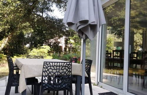 Saint-Michel-Chef-Chef Apartment | 1 mn walk from the sea, Garden level, 400 m² private plot in the heart of the woods.