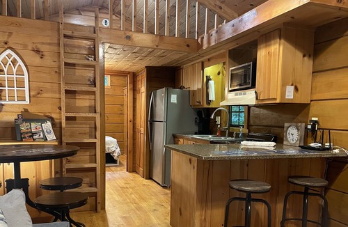 Saluda Cabin | 1 Peaceful Cabin with private Hot tub in Saluda NC