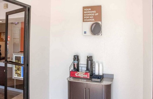 Ukiah Apartment | 1 Queen Bed|Mini Fridge
