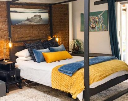 Darling House | 1 Queen Vic