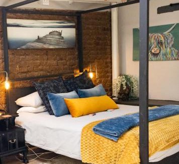 Darling House | 1 Queen Vic