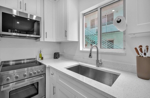 North Beach Apartment | #1 - Romantic Beach Escape 1BR | Walk to Ocean