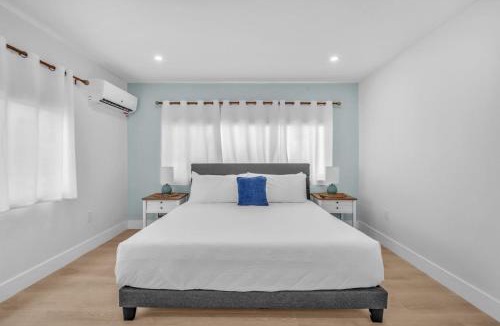 North Beach Apartment | #1 - Romantic Beach Escape 1BR Walk to Ocean