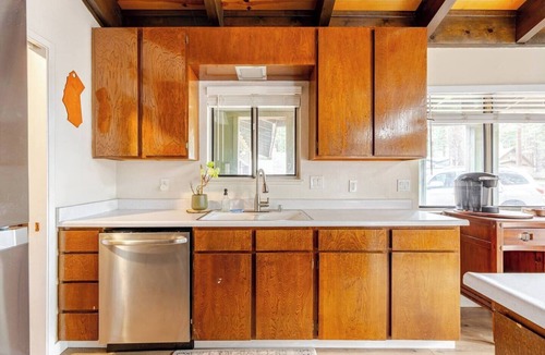Montgomery Estates Cabin | 1 Story Cabin, King Bed, Queen Bed, Fire Pit, Dog Friendly. 3 Miles To The Beach