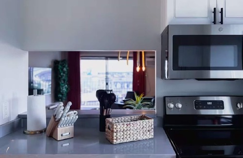 Beverly Apartment | #1 Top Flr Waterview ~ Lux Design ~ Pvt Balcony