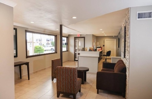 McAllen Hotel | 1 Unit | Spacious Pool Retreat Pet Friendly & Convenient Parking