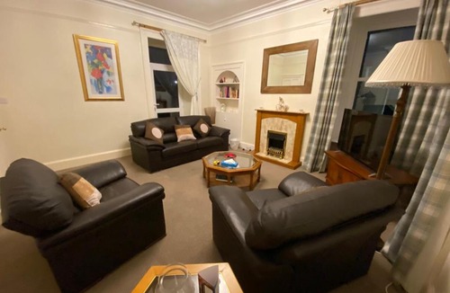 Forres Apartment | 1 Varis Apartments