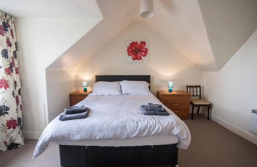 Forres Apartment | 1 Varis Apartments