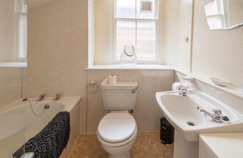 Forres Apartment | 1 Varis Apartments