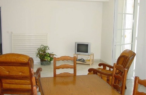 Cours-de-Pile House | 1 WEEK FROM 310 EUROS FOR 5 TO 6 PEOPLE ACCORDING TO SEASON