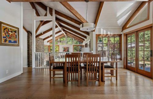 Freestone House | 10 Acre Estate with Views Teahouse and Pickleball Court