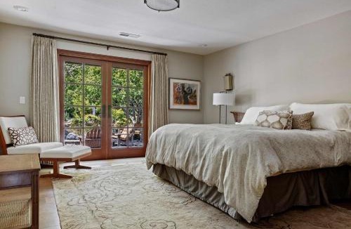 Freestone House | 10 Acre Estate with Views Teahouse and Pickleball Court
