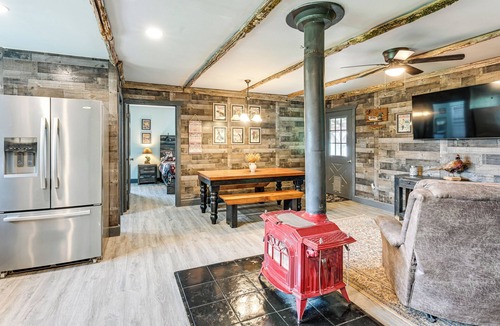 Deford House | 10-Acre Kingston Getaway: Sauna & Fire Pit