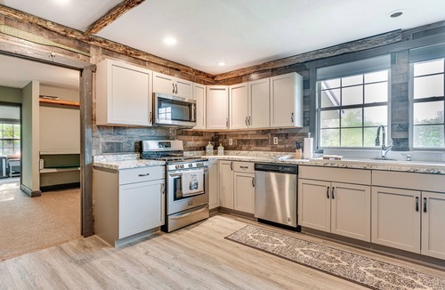 Deford House | 10-Acre Kingston Getaway: Sauna & Fire Pit
