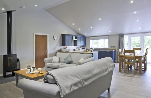 Beccles Cottage | 10 Bed in Barsham (oc-rrest)