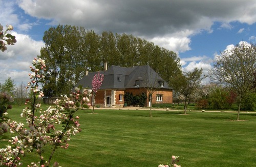 Saint-Eloi-de-Fourques Cottage | 10 Bedrooms Cottage In Saint-Éloi-De-Fourques
