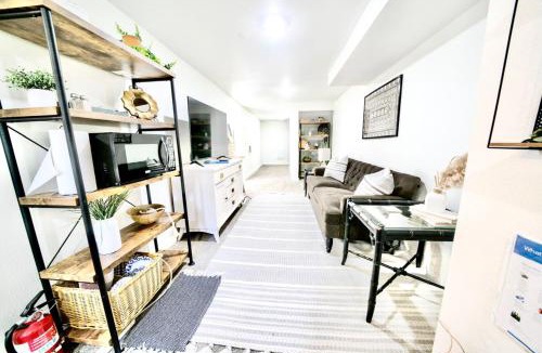 Albany House | 10 Bedroom Historical Downtown Albany Pet Friendly Home