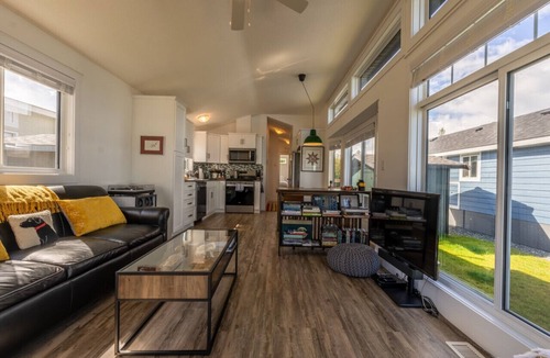 Regional District of Mount Waddington Apartment | 10 - Blackfish Cottage By The Sea at Alder Bay