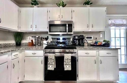 Tucker House | 10 guest Home w/GameRoom, BBQ, FirePit, Near ATL