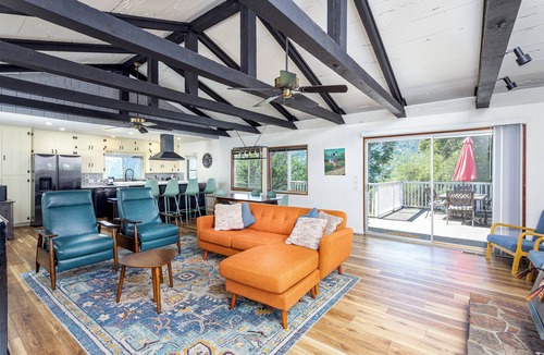 Kaweah House | 10 Mi Sequoia National Park Entrance, Deck w/View
