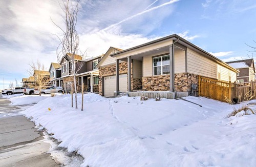 Aurora House | 10 Mi to DIA: Spacious Aurora House w/Yard!