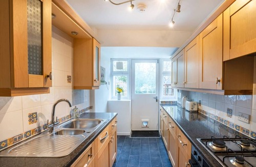 Central Aberdeen Apartment | 10-min to AB City Centre - Parking - Garden - WiFi
