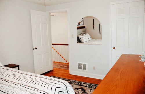New Century Other | 10 Min to Lawrence Fully Furnished Perfect for Game Days & Extended Stays