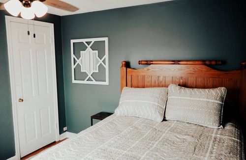 New Century Other | 10 Min to Lawrence Fully Furnished Perfect for Game Days & Extended Stays