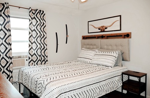 New Century Other | 10 Min to Lawrence Fully Furnished Perfect for Game Days & Extended Stays