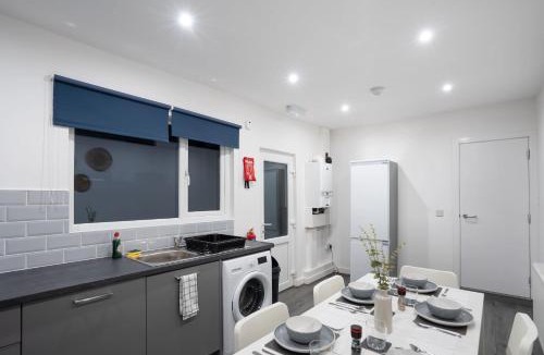 Barrow-in-Furness Apartment | 10 Mins BAE Systems -Contractor Stay -Free Parking