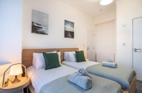 Barrow-in-Furness Apartment | 10 Mins BAE Systems -Contractor Stay -Free Parking