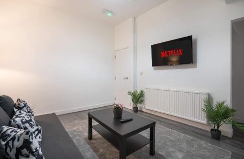 Barrow-in-Furness Apartment | 10 Mins BAE Systems -Contractor Stay -Free Parking