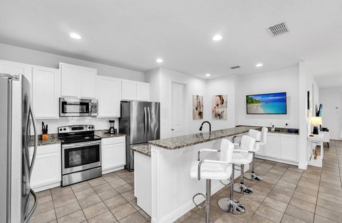 Celebration House | 10 Mins Disney/5 Kings!/Private Pool and Spa/AC Games Room/Themed Bedrooms/Wifi
