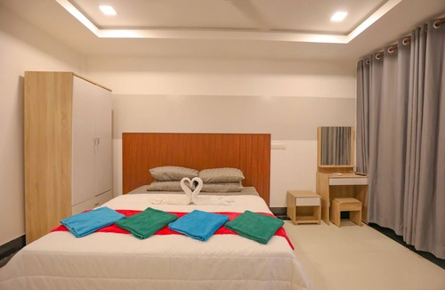 Thoddoo Bed & Breakfast | 10 mins from pristine Maldivian beach.