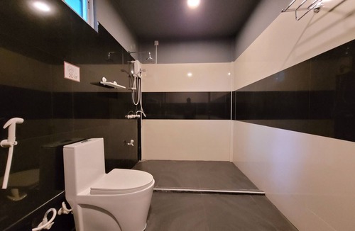 Thoddoo Bed & Breakfast | 10 mins from pristine Maldivian beach.