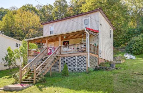 Thomas House | 10 Mins to Blackwater Falls: Mtn Home w/Hot Tub