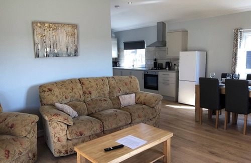 Bury St Edmunds Cabin | 10 mins to Bury St Edmunds, lovely self-catering Lodge on Kings Forest.