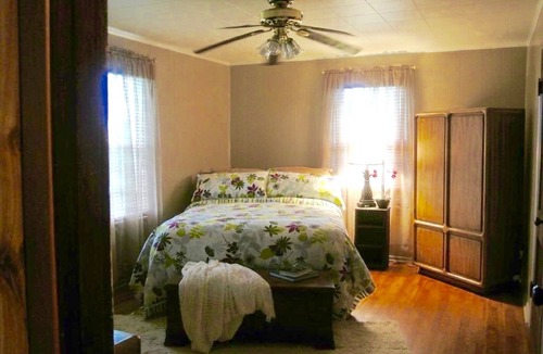 Mill Run House | 10 minutes to FallingWaterand 15 minutes to Ohiopyle. Very Quiet !
