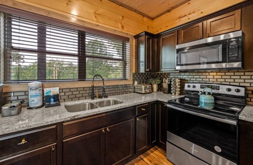 Sevierville Cabin | 10% Off! Heated Pool,Pets,Kids Arcades,PingPong,Bocce Ball,Basketball,Peaceful