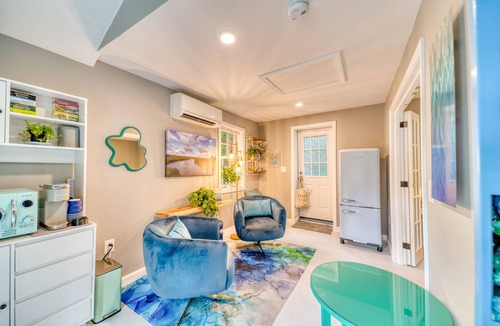 East Sandwich House | 10 Old County Way - Secluded Retreat: pet-friendly, recently renovated, tranquil