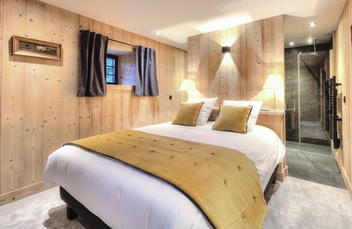 Saint-Nicolas-de-Veroce Apartment | 10-person apartment in the ground floor of a farmhouse with garden at the foot of Mont Blanc