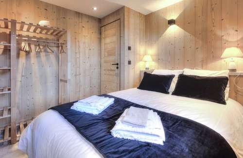 Saint-Nicolas-de-Veroce Apartment | 10-person apartment in the ground floor of a farmhouse with garden at the foot of Mont Blanc