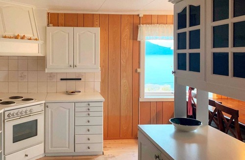 Gulen Municipality House | 10 person holiday home in Brekke