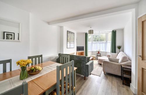 Sidmouth Ski Chalet | 10 Riverside Three bed house sleeps six only 235m to the beach