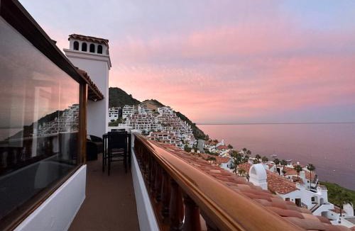 Avalon House | 10-Star Condo 21 Steps from Top - Premium Ocean View Corner Unit Fireplace New Golf Cart - HC245