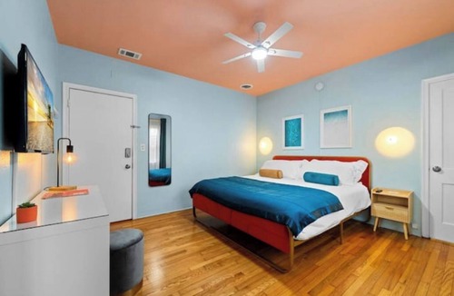 North Beach Hotel | #10 Unit in Mid-century Art-Déco Building KingBed EnSuiteBath Steps>Beach PetsOK