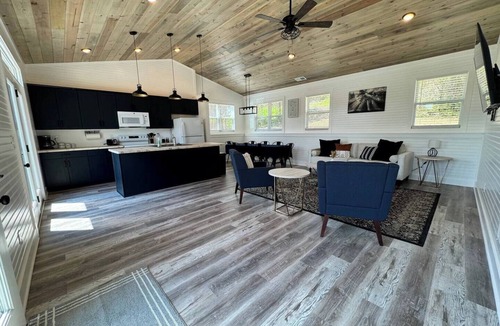 Jonesville House | 100 Acre Relaxing Retreat Near ARK- Four Houses Sleeps 36!